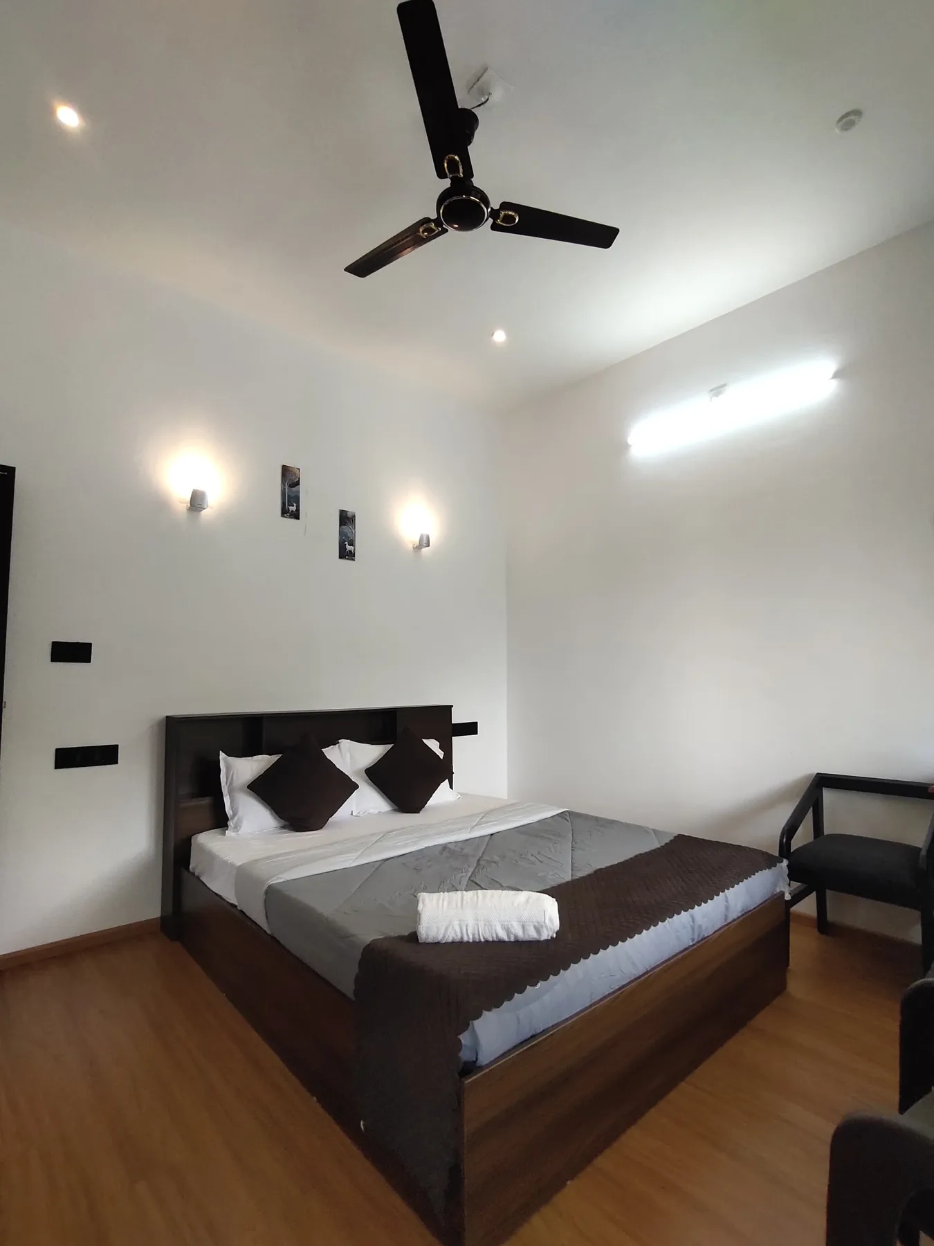 Bedroom with double bed and wall lamps